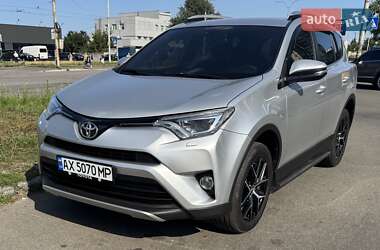 Позашляховик / Кросовер Toyota RAV4 2016 в Києві