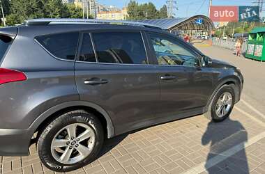Внедорожник / Кроссовер Toyota RAV4 2015 в 