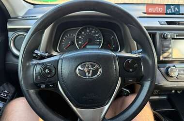 Внедорожник / Кроссовер Toyota RAV4 2015 в 