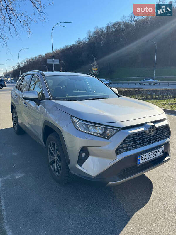 Внедорожник / Кроссовер Toyota RAV4 2022 в Киеве