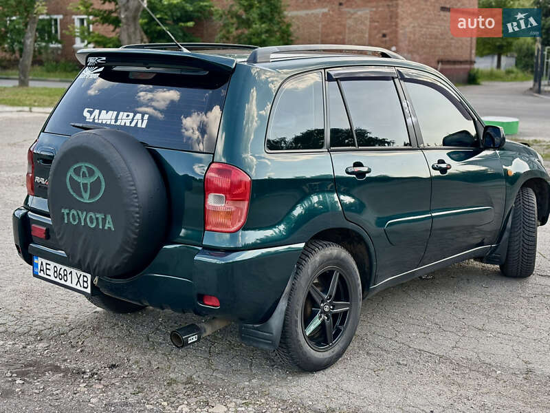 Внедорожник / Кроссовер Toyota RAV4 2000 в Чугуеве