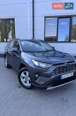 Внедорожник / Кроссовер Toyota RAV4 2020 в Киеве