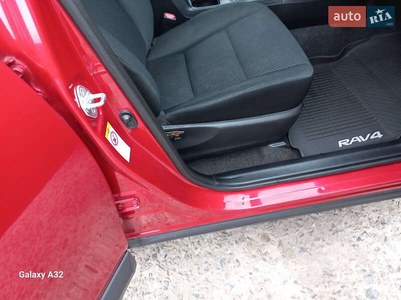 Позашляховик / Кросовер Toyota RAV4 2016 в Дніпрі