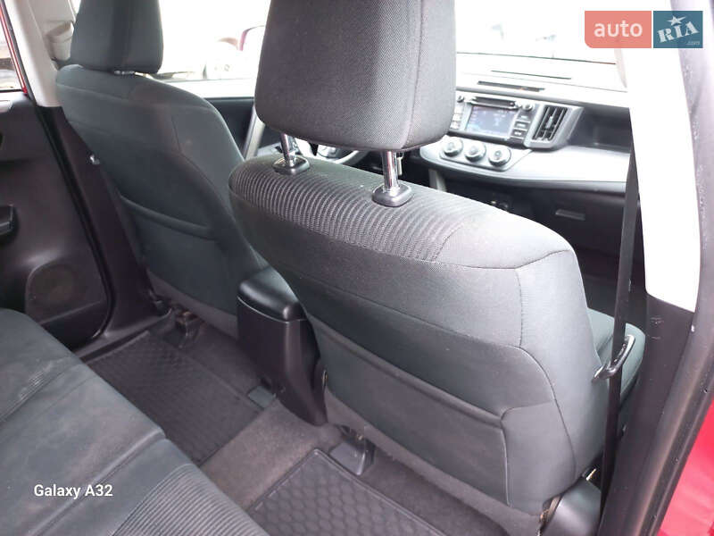 Позашляховик / Кросовер Toyota RAV4 2016 в Дніпрі