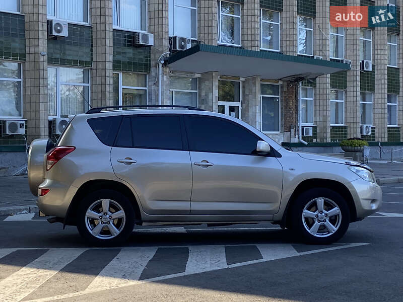 Позашляховик / Кросовер Toyota RAV4 2006 в Миколаєві