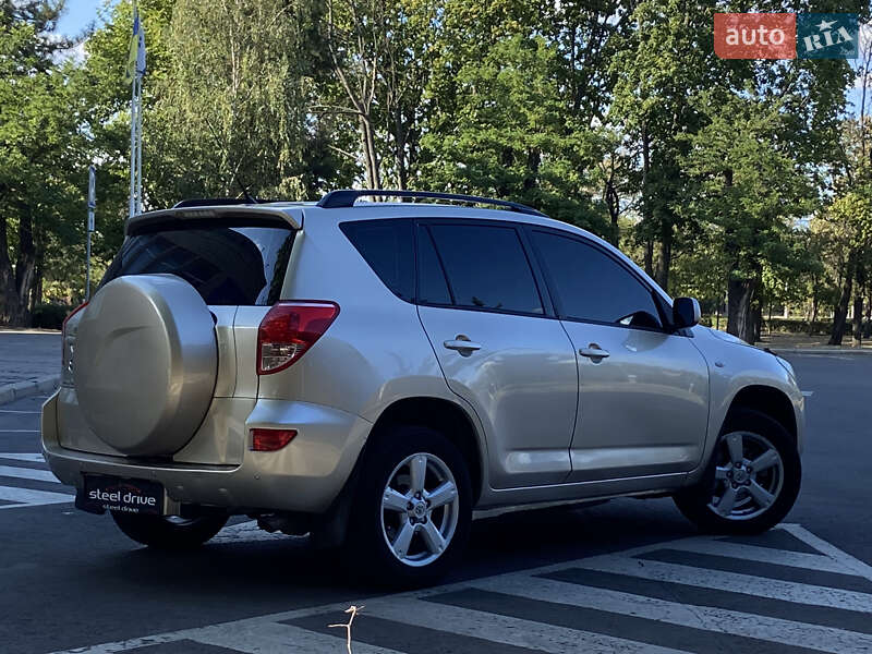 Позашляховик / Кросовер Toyota RAV4 2006 в Миколаєві