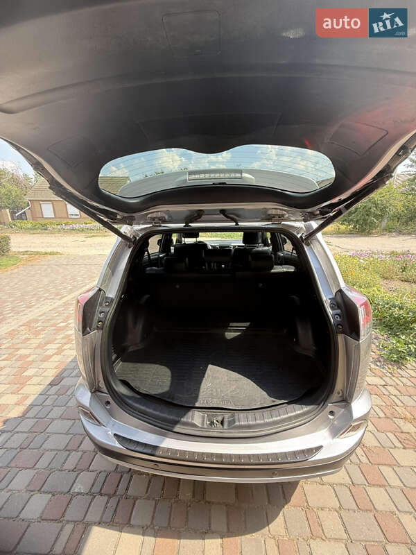 Позашляховик / Кросовер Toyota RAV4 2016 в Кропивницькому