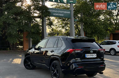 Внедорожник / Кроссовер Toyota RAV4 2020 в 