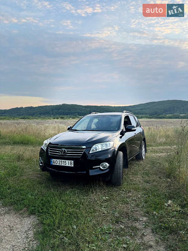 Toyota RAV4 2011