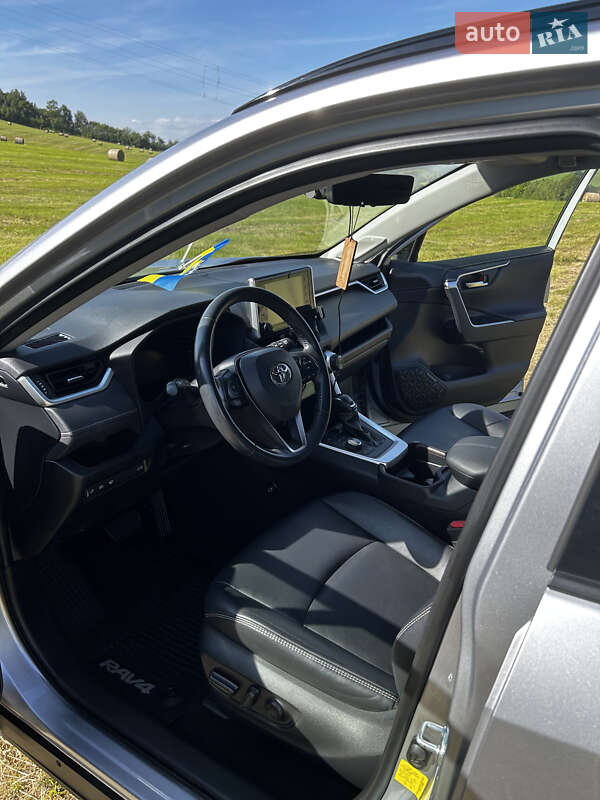 Позашляховик / Кросовер Toyota RAV4 2019 в Кременчуці