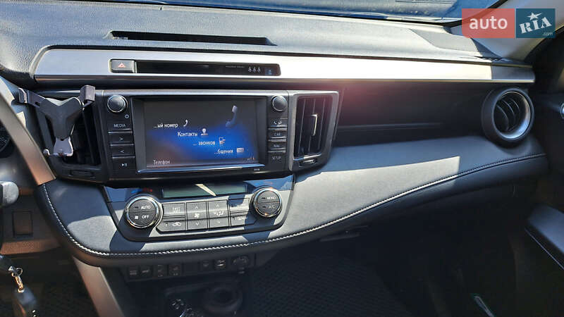 Внедорожник / Кроссовер Toyota RAV4 2016 в Ужгороде