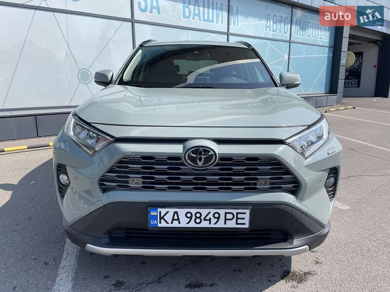 Позашляховик / Кросовер Toyota RAV4 2021 в Полтаві