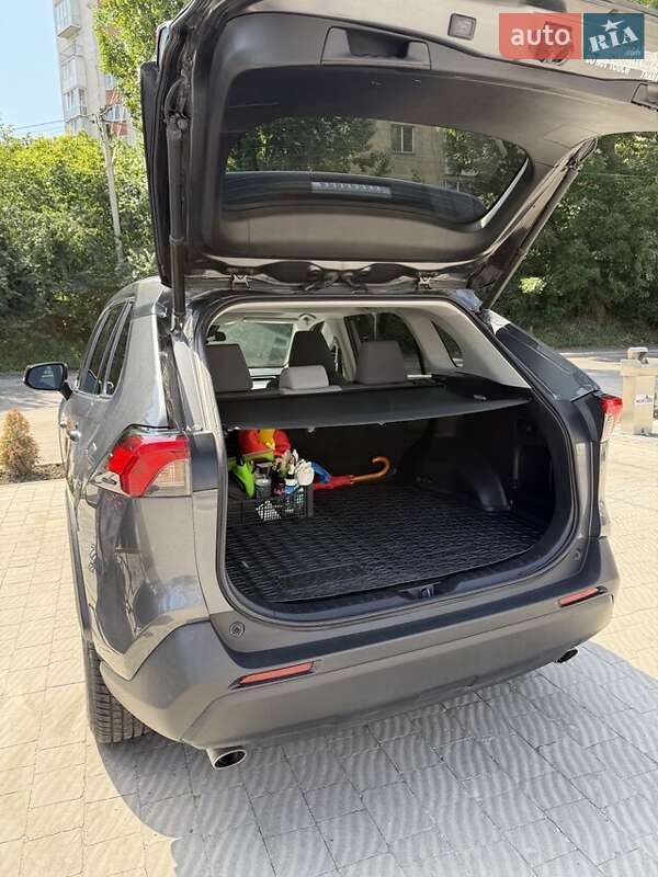 Позашляховик / Кросовер Toyota RAV4 2021 в Тернополі фото 6 Позашляховик / Кросовер Toyota RAV4 2021 в Тернополі