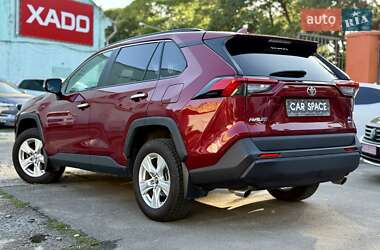 Внедорожник / Кроссовер Toyota RAV4 2019 в 