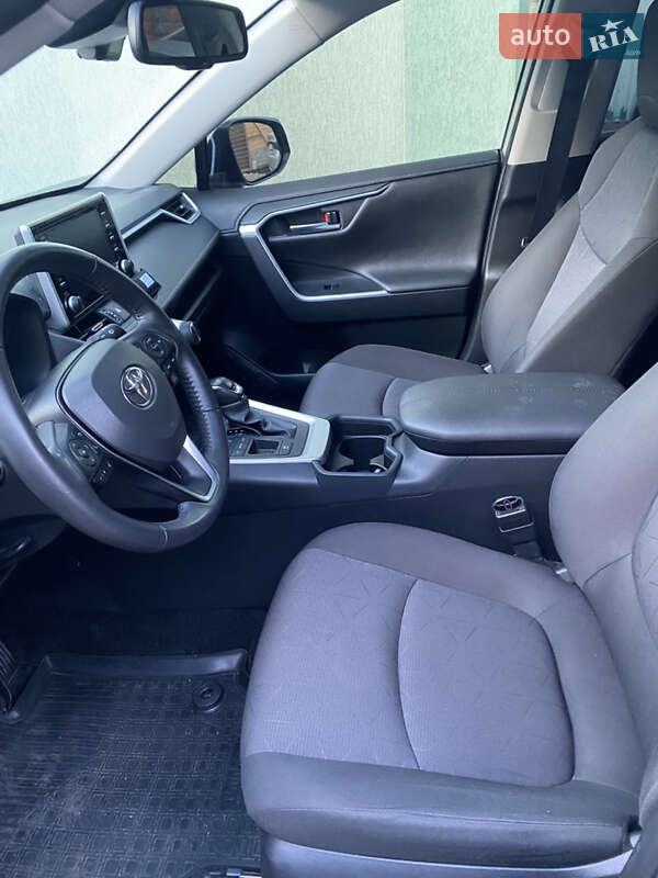Позашляховик / Кросовер Toyota RAV4 2021 в Харкові