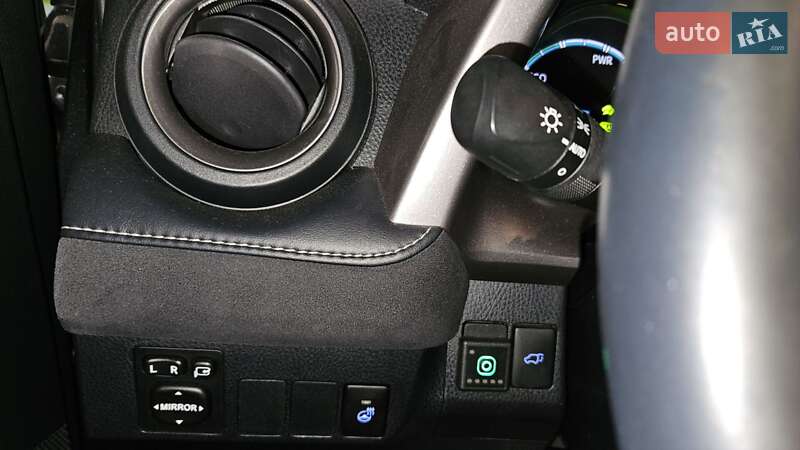 Позашляховик / Кросовер Toyota RAV4 2018 в Львові фото 3 Позашляховик / Кросовер Toyota RAV4 2018 в Львові