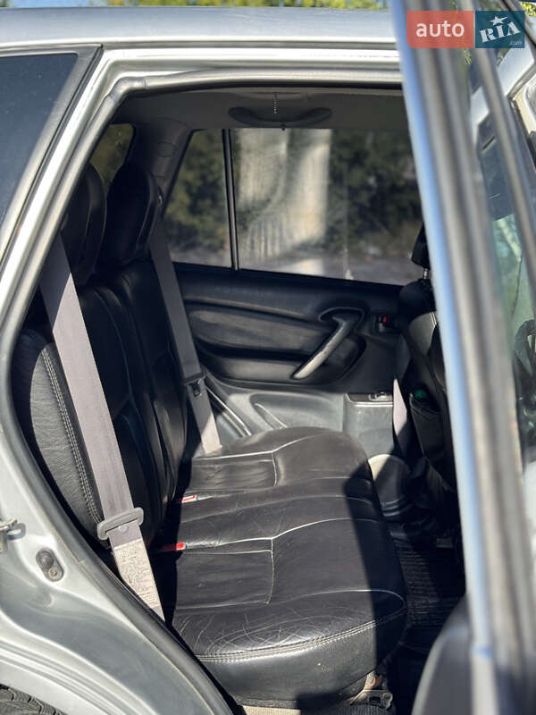 Позашляховик / Кросовер Toyota RAV4 2005 в Деражні