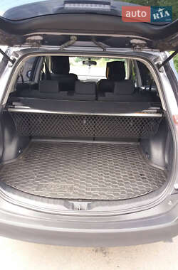 Внедорожник / Кроссовер Toyota RAV4 2014 в 