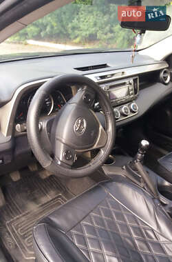 Внедорожник / Кроссовер Toyota RAV4 2014 в 