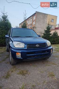 Внедорожник / Кроссовер Toyota RAV4 2002 в Кременце