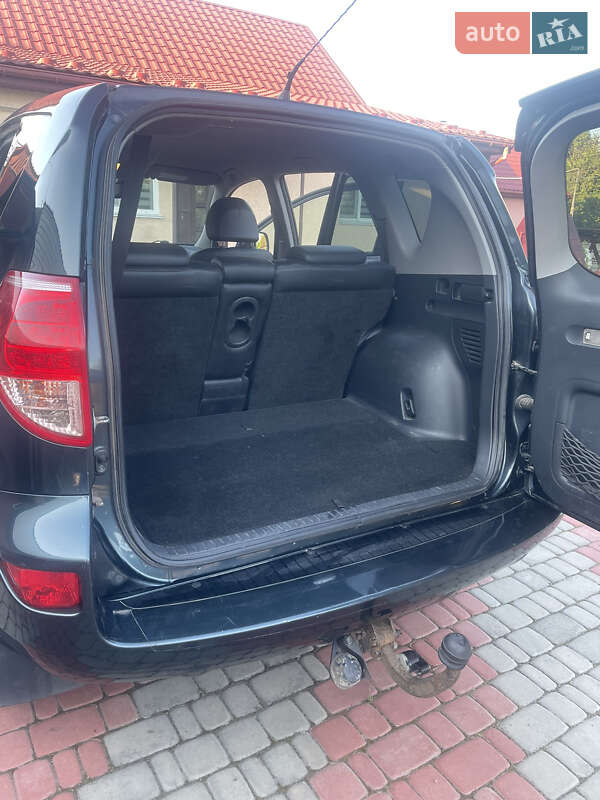 Позашляховик / Кросовер Toyota RAV4 2008 в Коростишеві