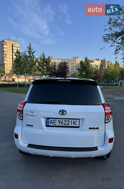 Внедорожник / Кроссовер Toyota RAV4 2012 в 
