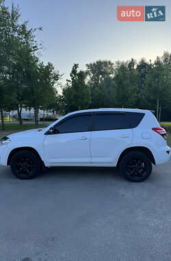 Внедорожник / Кроссовер Toyota RAV4 2012 в 