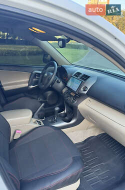 Внедорожник / Кроссовер Toyota RAV4 2012 в 