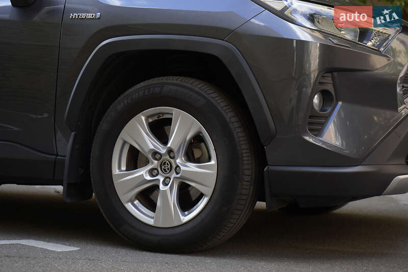 Позашляховик / Кросовер Toyota RAV4 2021 в Києві