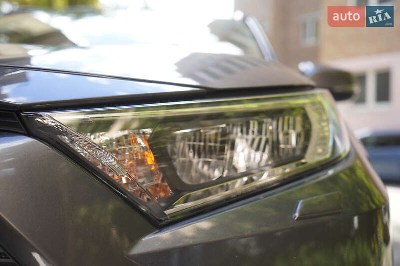 Позашляховик / Кросовер Toyota RAV4 2021 в Києві