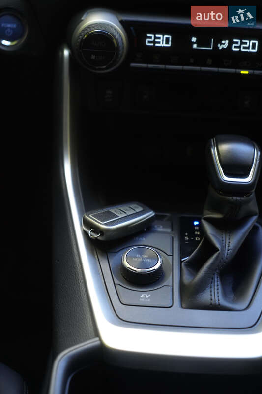 Позашляховик / Кросовер Toyota RAV4 2021 в Києві