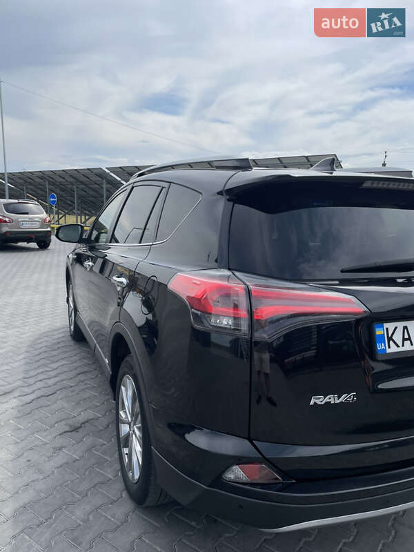 Позашляховик / Кросовер Toyota RAV4 2017 в Києві