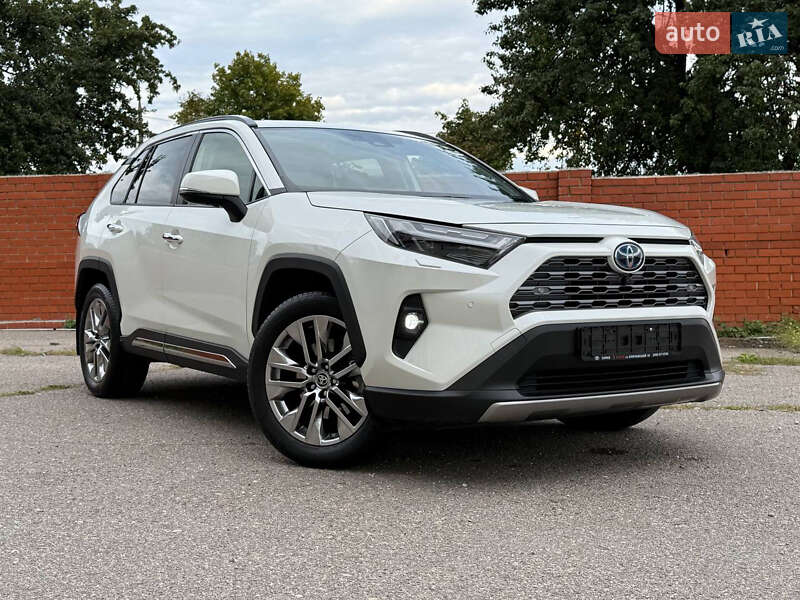 Позашляховик / Кросовер Toyota RAV4 2022 в Харкові