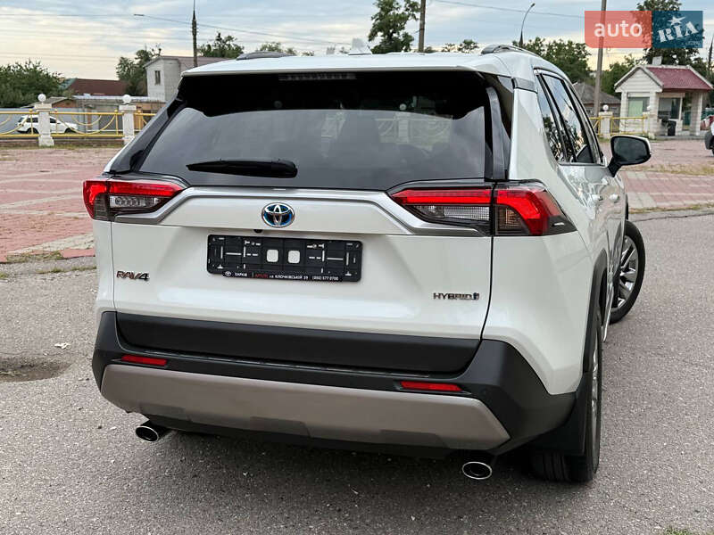 Позашляховик / Кросовер Toyota RAV4 2022 в Харкові