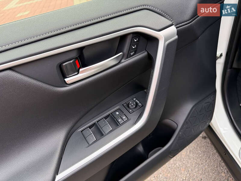 Позашляховик / Кросовер Toyota RAV4 2022 в Харкові