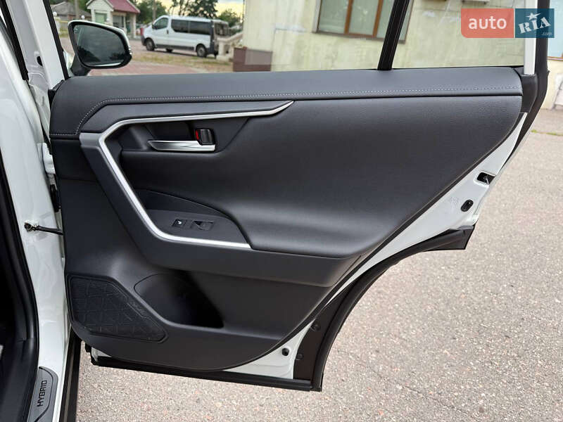 Позашляховик / Кросовер Toyota RAV4 2022 в Харкові