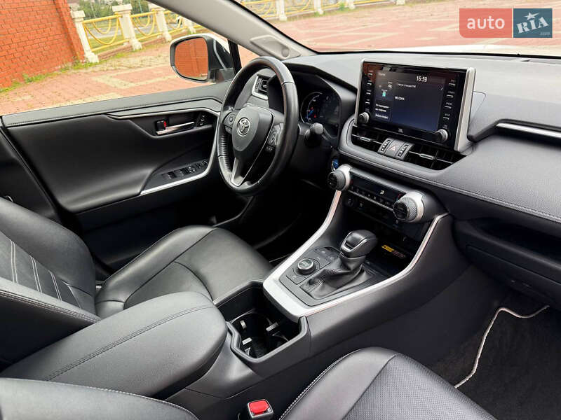 Позашляховик / Кросовер Toyota RAV4 2022 в Харкові
