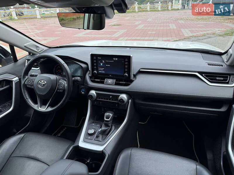 Позашляховик / Кросовер Toyota RAV4 2022 в Харкові