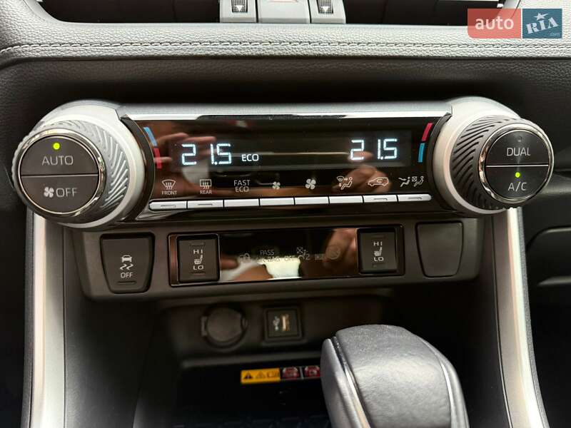 Позашляховик / Кросовер Toyota RAV4 2023 в Черкасах