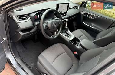 Внедорожник / Кроссовер Toyota RAV4 2023 в 