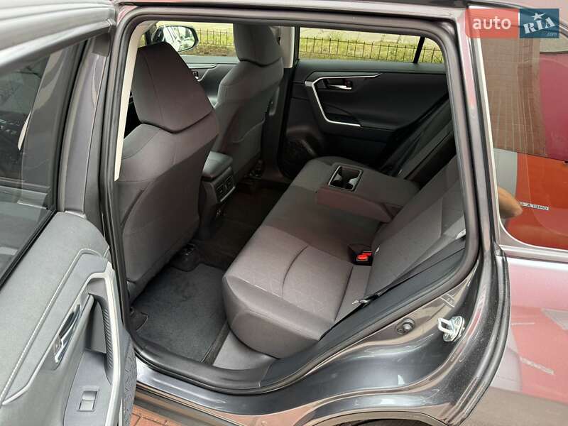 Позашляховик / Кросовер Toyota RAV4 2023 в Черкасах
