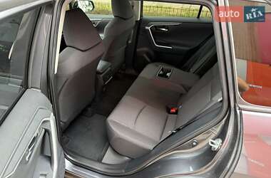 Внедорожник / Кроссовер Toyota RAV4 2023 в 