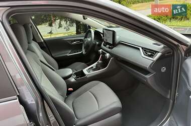 Внедорожник / Кроссовер Toyota RAV4 2023 в 