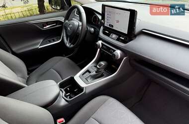Внедорожник / Кроссовер Toyota RAV4 2023 в 