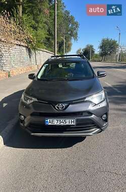 Позашляховик / Кросовер Toyota RAV4 2017 в Дніпрі