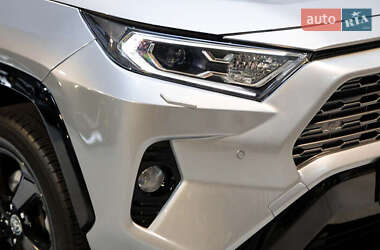 Внедорожник / Кроссовер Toyota RAV4 2020 в 