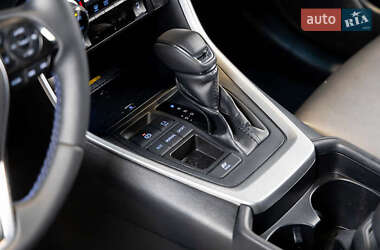Внедорожник / Кроссовер Toyota RAV4 2020 в 