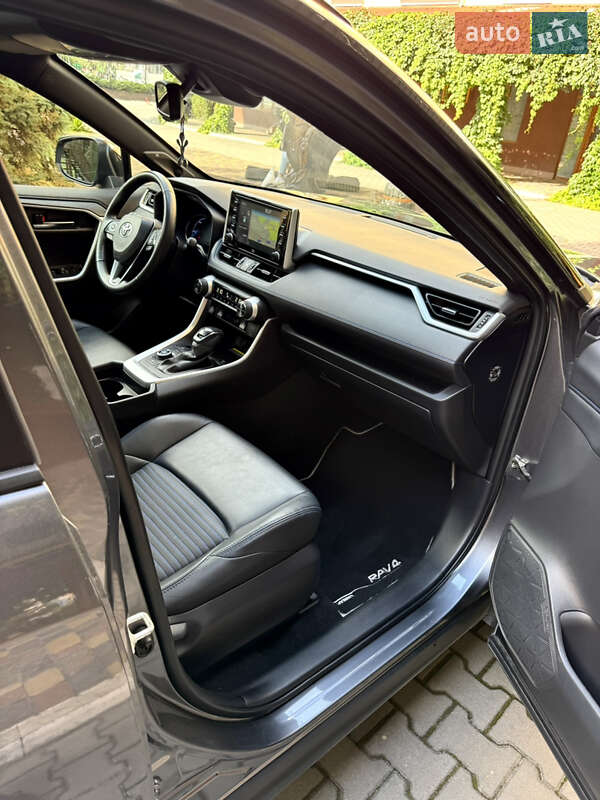 Позашляховик / Кросовер Toyota RAV4 2020 в Києві
