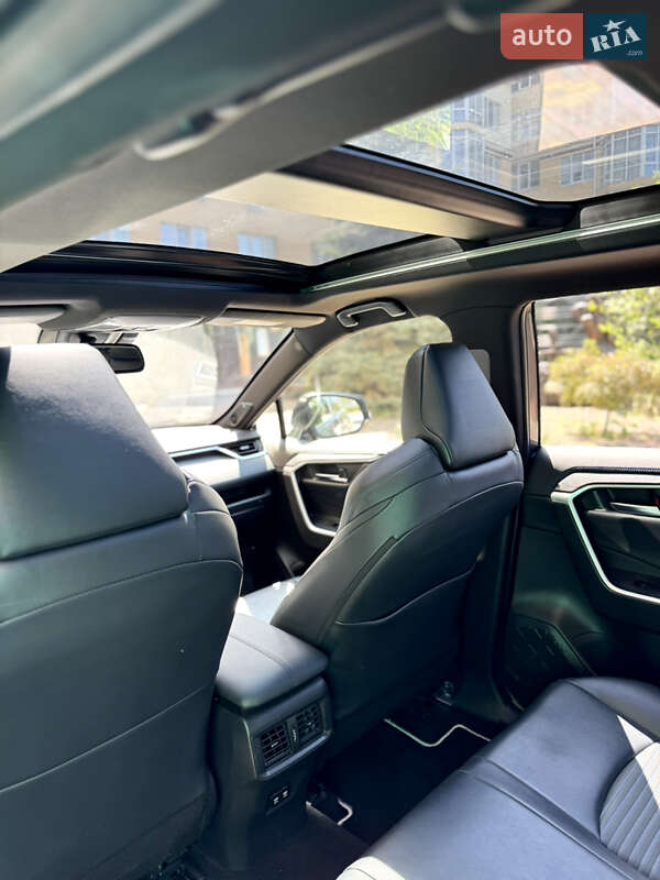 Позашляховик / Кросовер Toyota RAV4 2020 в Києві