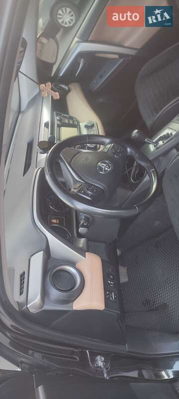 Позашляховик / Кросовер Toyota RAV4 2017 в Дніпрі